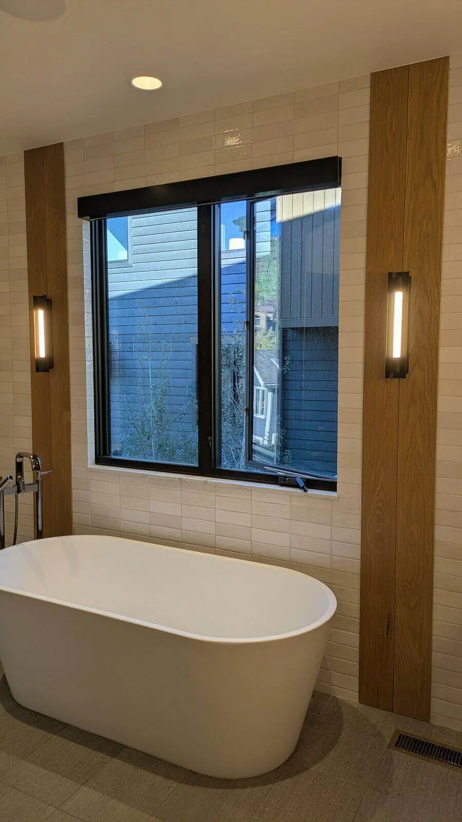 Soaking Tub Surround